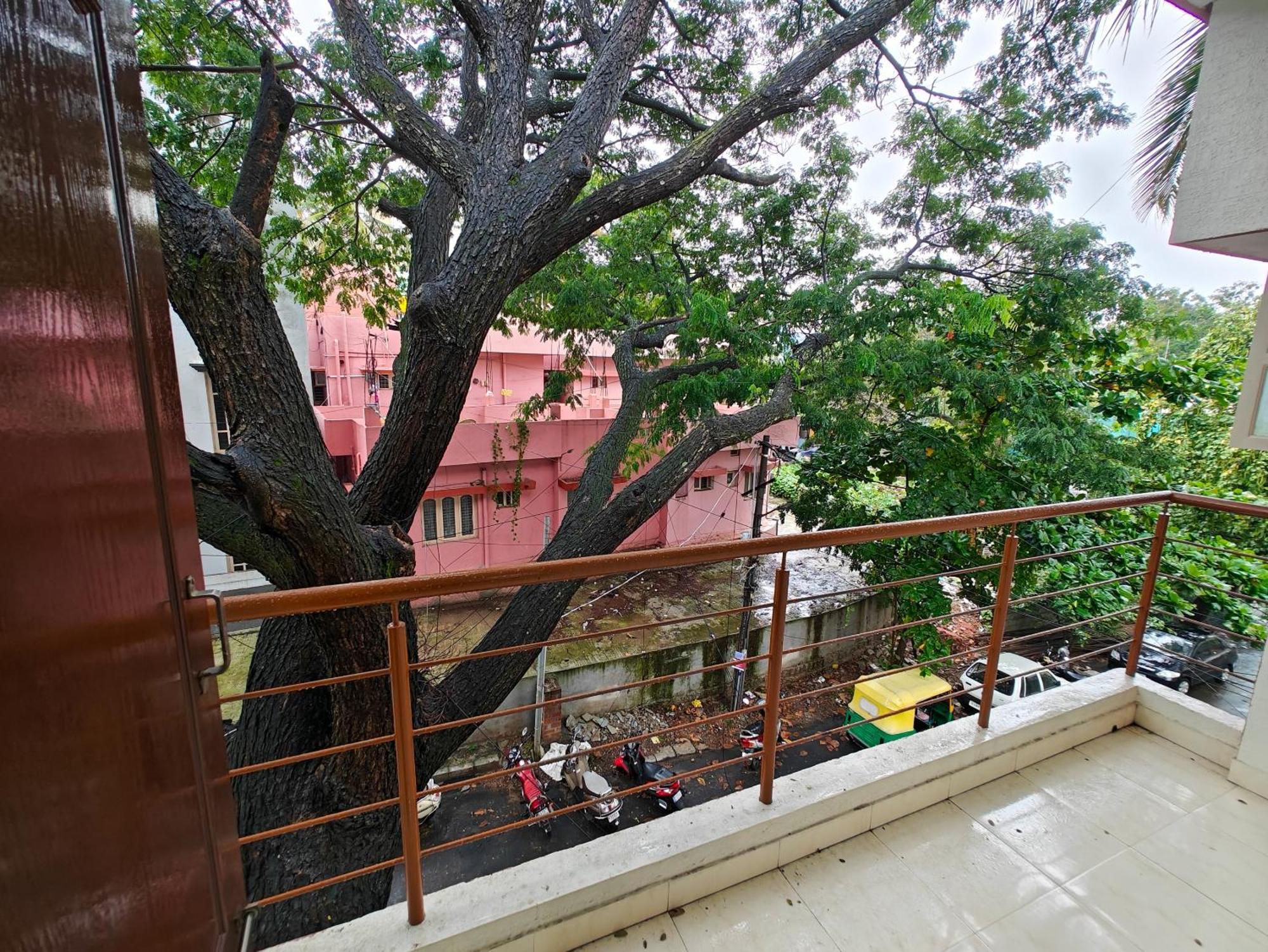 Sampada Homestay Bangalore Eksteriør bilde
