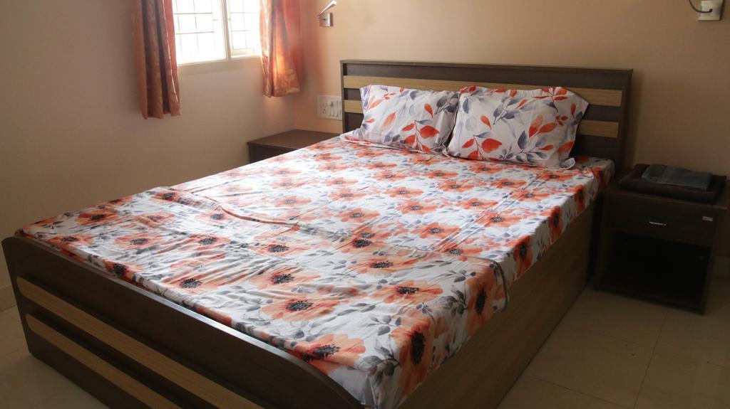 Sampada Homestay Bangalore Eksteriør bilde